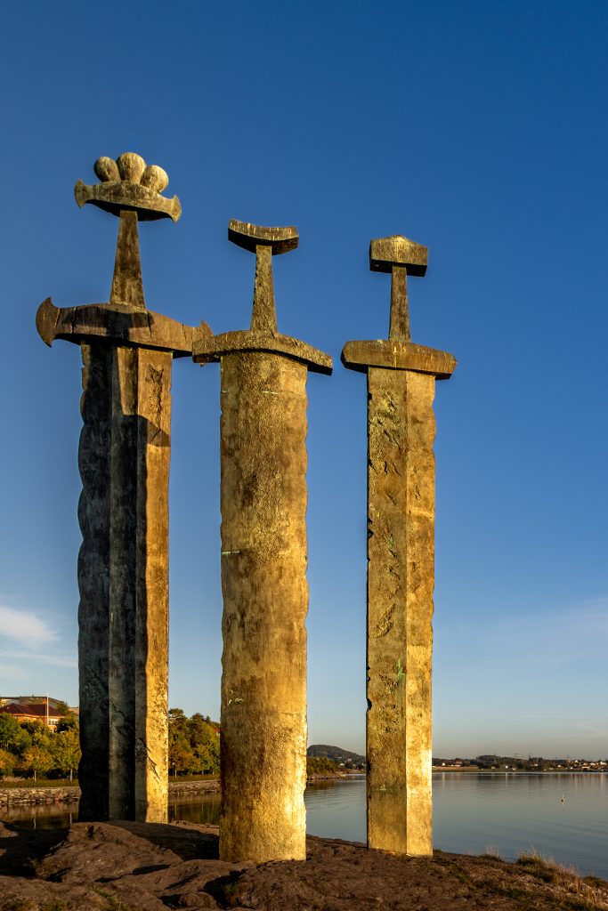 Sverd i fjell (translated as "Swords in Rock")