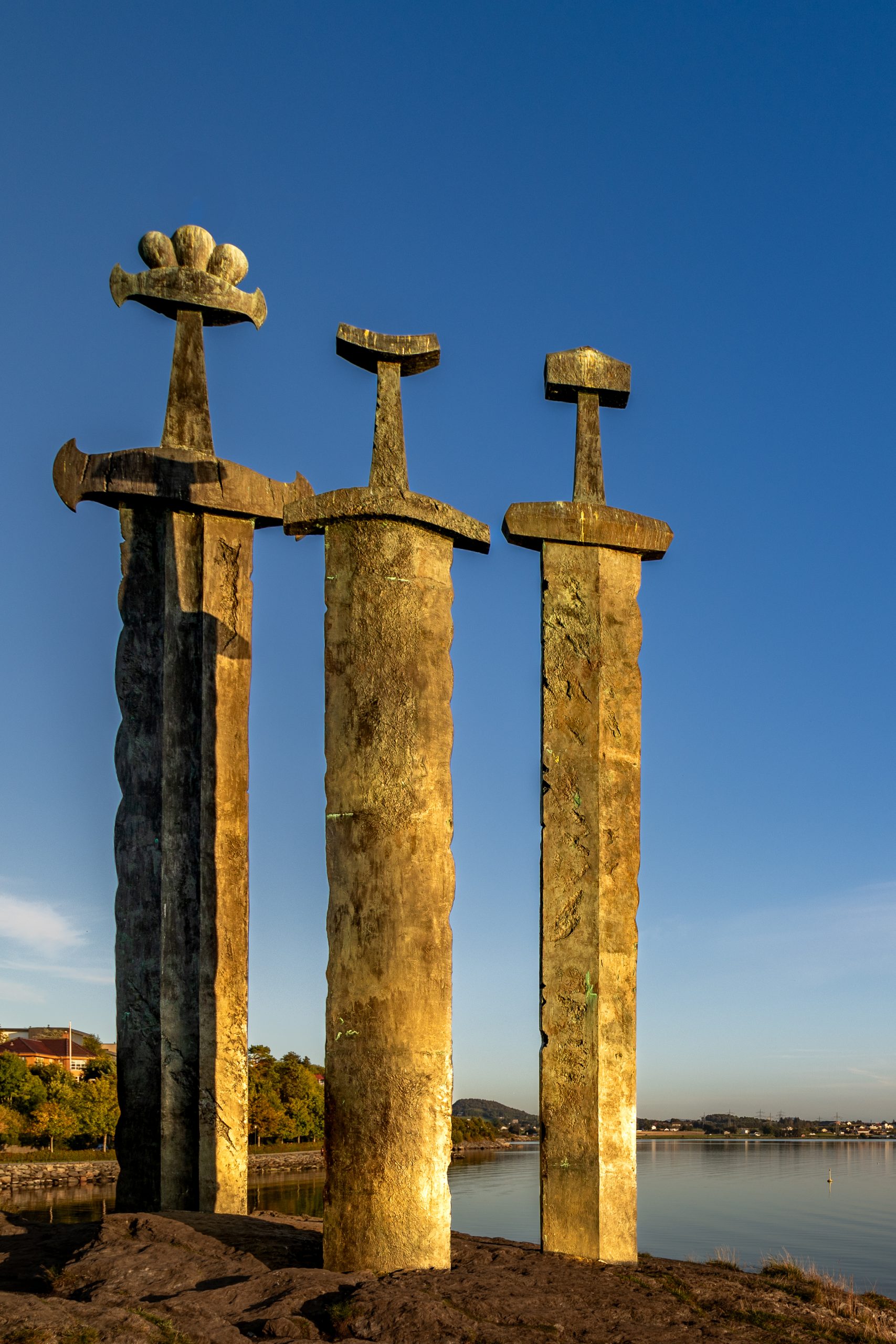 Sverd i fjell (translated as "Swords in Rock")
